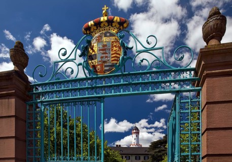 Entrance gate to Bad Homburg vor der Höhe Castle with the White Tower, Hesse, Germany, Europe