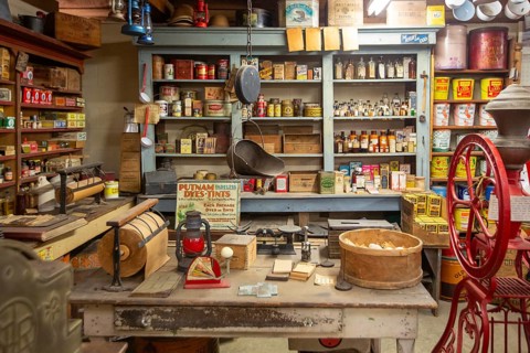 Clinton, Tennessee - The Museum of Appalachia, a collection of pioneer buildings and artifacts