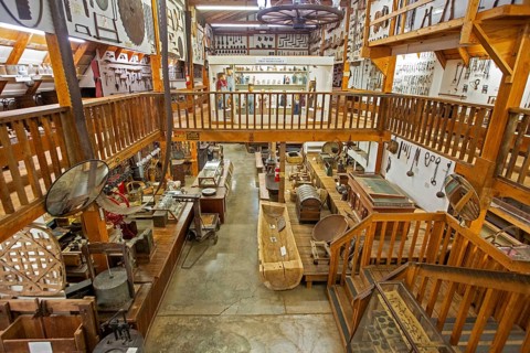 Clinton, Tennessee - The Museum of Appalachia, a collection of pioneer buildings and artifacts