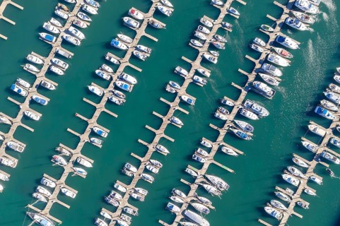 Overhead view of a marina on the Oregon coast
