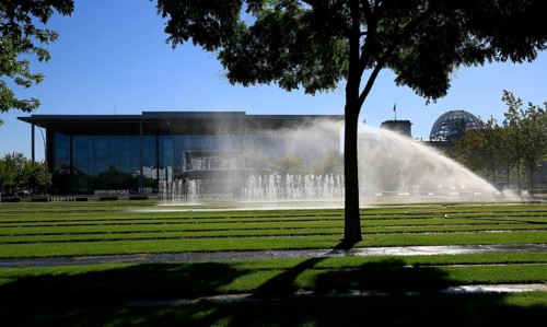 Federal Chancellery, Lawn sprinkler, Berlin, Federal Republic of Germany