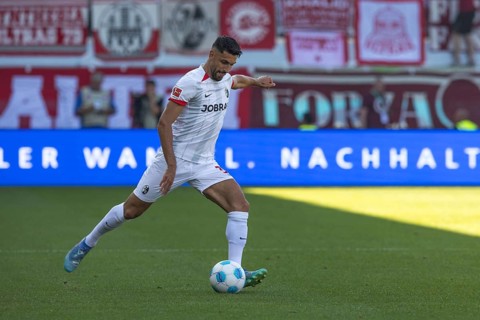 Football match, Vincenzo GRIFO SC Freiburg takes a cross, Voith-Arena football stadium, Heidenheim