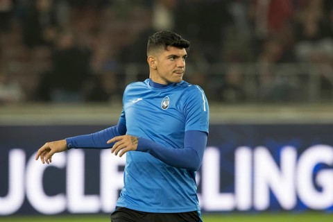 Football match, Raoul BELLANOVA Atalanta Bergamo warming up in front of the game, Stuttgart Arena,