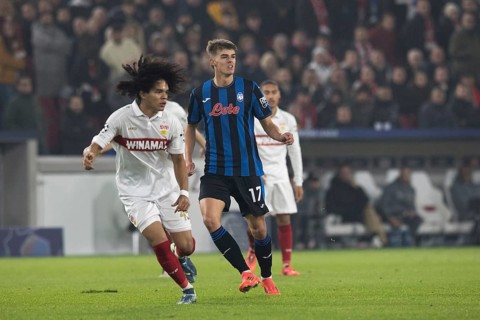 Football match, Charles DE KETELAERE Atalanta Bergamo and Anrie CHASE VFB Stuttgart look excitedly