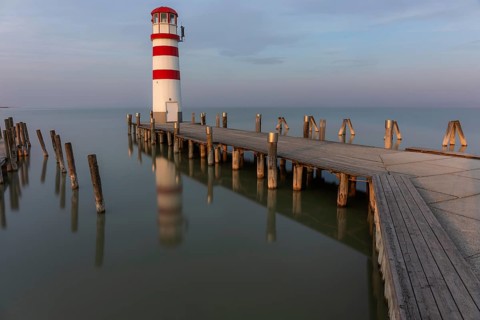 Leuchtturm im Morgenlicht, Langzeitbelichtung, Podersdorf am See, Neusiedlersee, Burgenland,