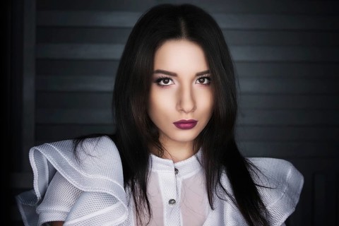 Portrait of a girl in the Studio, fashion, jewelry