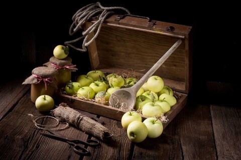 White transparent applesauce