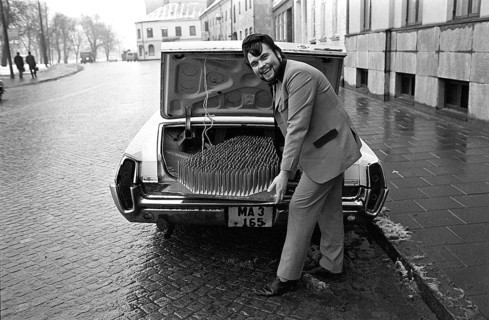 A fakir with his mat of nails. The Swedish fakir Mr. Swing, whose real name was Kjell Swing