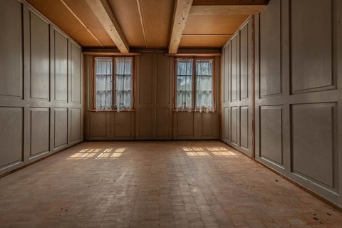 A room with wood panelling in a house built around 1750 that has since been demolished. Menznau,