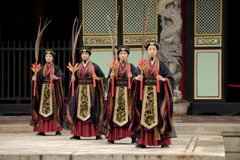 Ya Yue dancers in front of the Confucian temple, Taibei, Taiwan, Asia