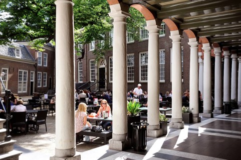 Cafe in the courtyard of the Historical Museum, city centre, Amsterdam, Noord-Holland,