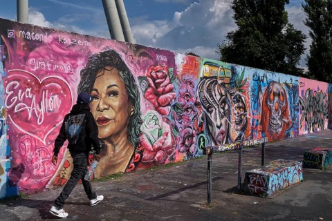 Germany, Berlin, 04.08.2024, Sunday afternoon in Mauerpark, Graffiti wall, Eva Ayllon, Europe