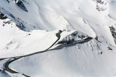 The famous Grossglockner mountain road leads throug snow-covered mountains. Hohe Tauern National