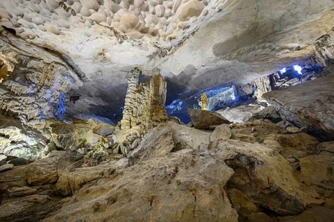 Hang Sung Sot Cave or Grotto of Surprises, Halong Bay in Vietnam
