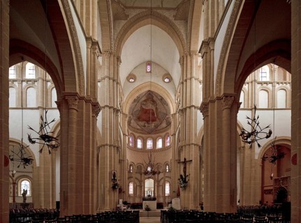 Frankr Paray-le Monial Burgundy Basilica Sacre-Coeur Begun around 1100 Interior facing east Painted