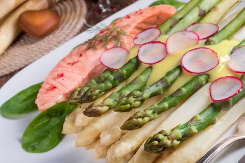 Asparagus with salmon
