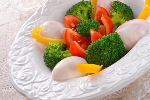 Marbled eggs with vegetables