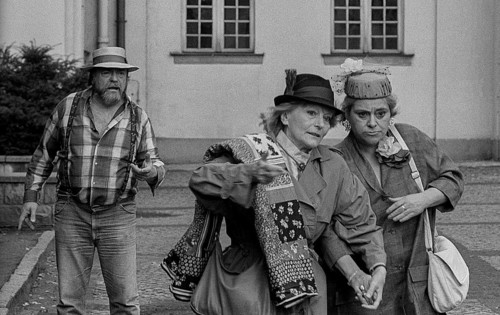 GDR, Berlin, 15.06.1990, Shooting in the courtyard of Köpenick Palace for the film Heimsuchung by