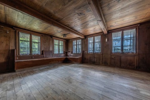 The living room with wooden corner bench in a house built around 1750 that has since been