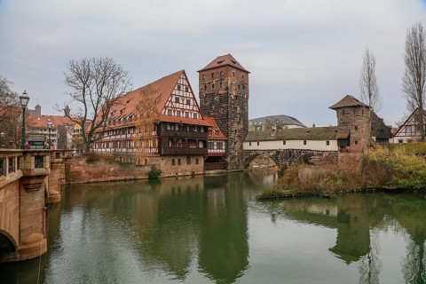 Maxbrücke and Henkerbrücke over the Pegnitz, Weinstadel and water tower, Nuremberg, Middle