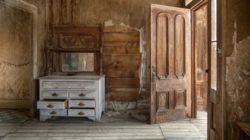 USA, California, Bodie, former gold mining town, old saloon, motel, room, North America