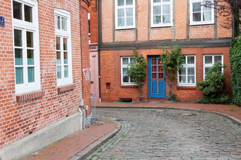 Narrow alley, Stade, Lower Saxony, Germany, Europe