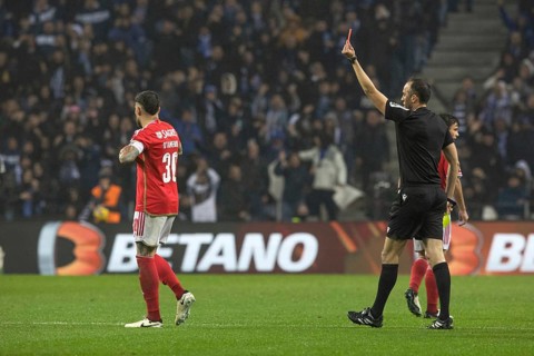 Football match, captain Nicolas OTAMENDI Benfica Lisbon left, walking towards the dressing room, is