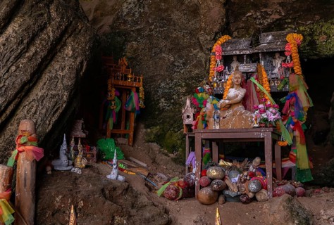 A picture of the shrine at the Princess Cave, near Phra Nang Beach, Ao Nang