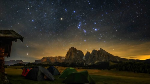 Alpe di Siusi, Seiser Alm, Sassolungo a Sassoplatto at night with the stars