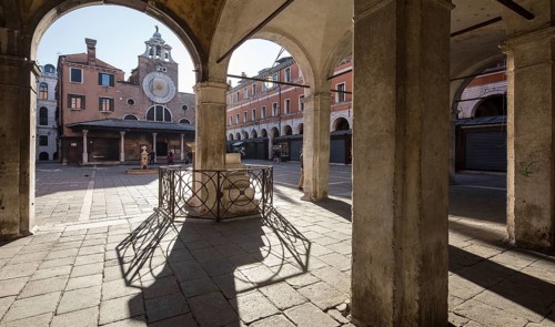 Italy Venice Colonna del Bando -432 with a view of the church of San Giácomo di Rialto Today's