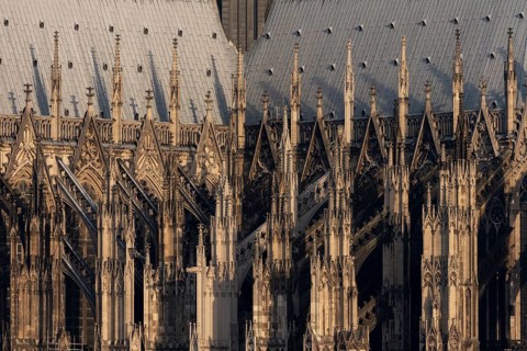 Cologne, view of the cathedral from the right bank of the Rhine, detail of the buttress between