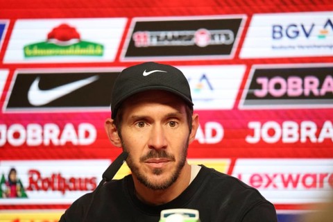 Head coach / coach Julian Schuster (SC Freiburg) at the press conference, PK after the match of the