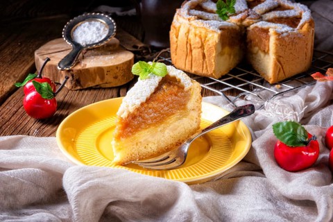 Äpfel mit einer knusprigen Kruste bedeckt - das ist die amerikanische Apple Pie
