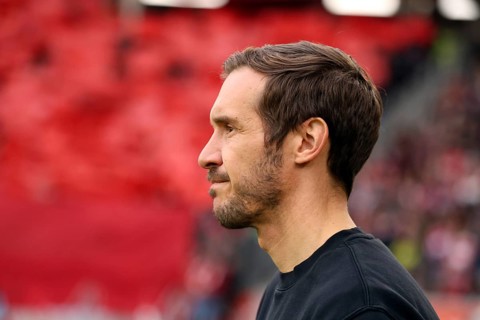 Head coach / coach Julian Schuster (SC Freiburg) at the minute of silence for the Holocaust in