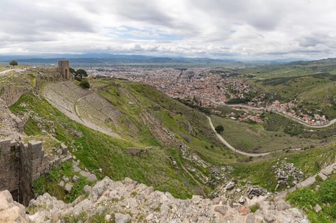 A picture of the Temple of Athena and Theater of the Pergamon Ancient City, with the city of