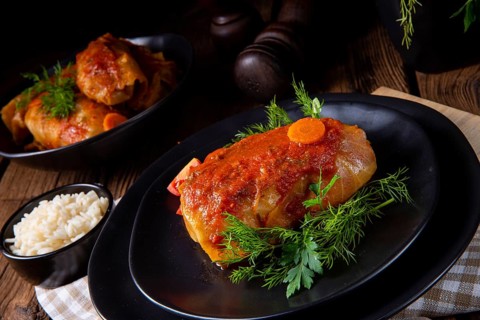 Roast cabbage rolls with rice and minced meat according to grandma's recipe