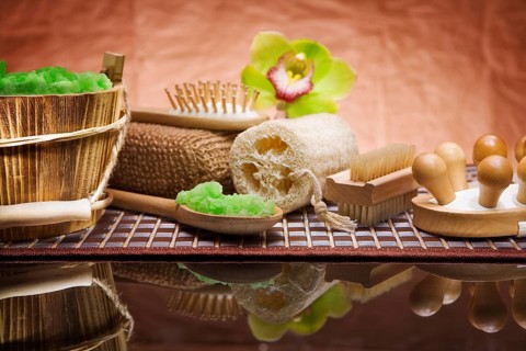 Set of natural bath accessories