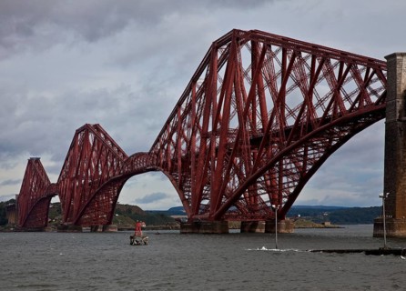 Railway bridge (cantilever bridge based on the Tanner girder principle), completed in 1890,