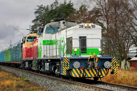 VR freight train with two diesel locomotives, Dv12 No. 2610 in the front pulling carriages full of