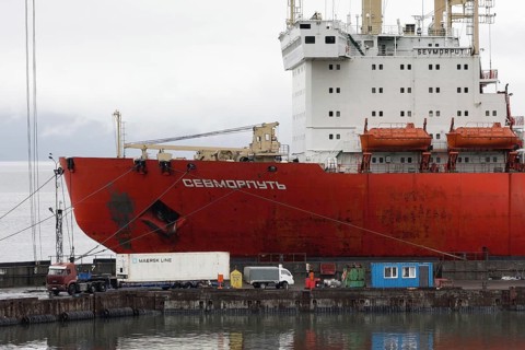 Sevmorput, nuclear-powered ice breaking lighter aboard ship carrier, Russian container ship