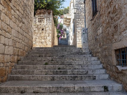 Stone steps, narrow alley in the old town centre, town of Hvar, island of Hvar, Dalmatia, Croatia,