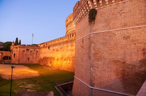 Magnificient colors of Castel Santangelo at Sunset - Rome