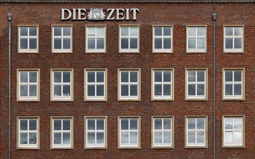 Symmetrical brick façade with several windows and a title on the building, DIE ZEIT publishing