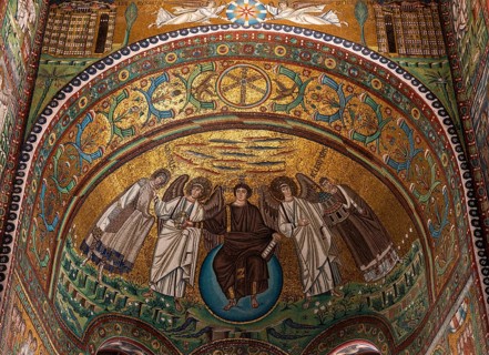 Ravenna, Basilica di San Vitale, view into the calotte of the choir apse, mosaic: Christ hands San