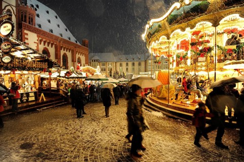 Christmas market, carousel and Alte Nikolaikirche am Römer, Römerberg, Old Town, Frankfurt am Main,