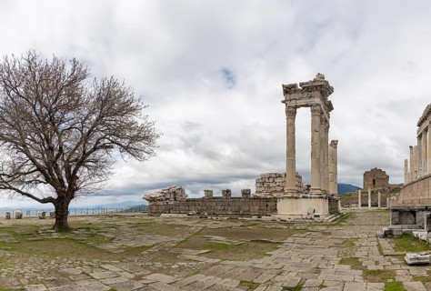 A picture of the Temple of Trajan at the Pergamon Ancient City