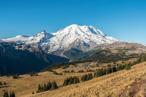 Cloudless view on Mt Rainier from Mt Fremont Lookout Trail, USA, North America