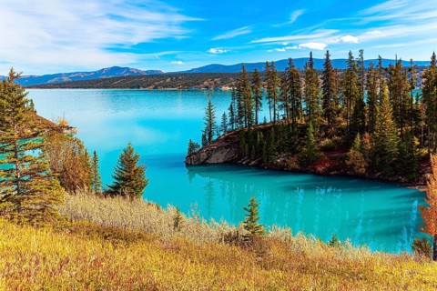 Lake with picturesque blue water, arose due to the blocking of the North Saskatchewan River. This