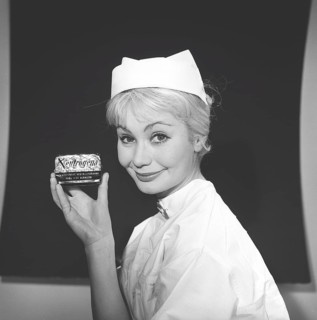 Beauty care in the 1950s. A young woman is holding a package of soap named Neutrogena. Sweden 1959.
