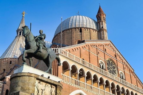 St marks basilica di santa maria del fiore, photo as a background, in sant antonio prato della